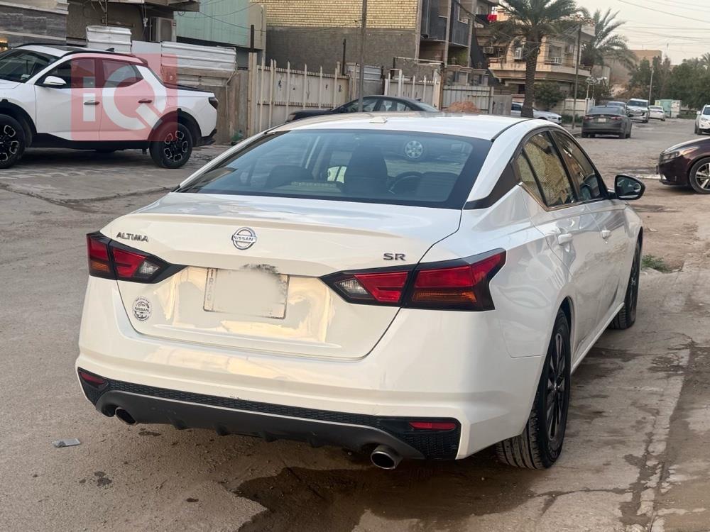 نيسان ألتيما